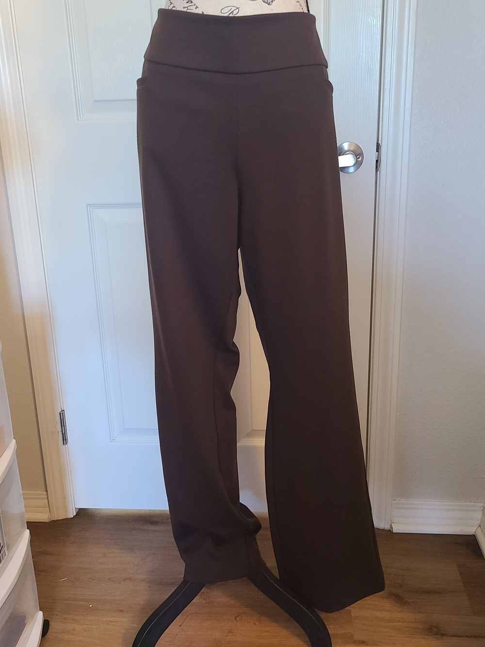 Women's Wide-Leg Pull-On Pants in Dark Brown